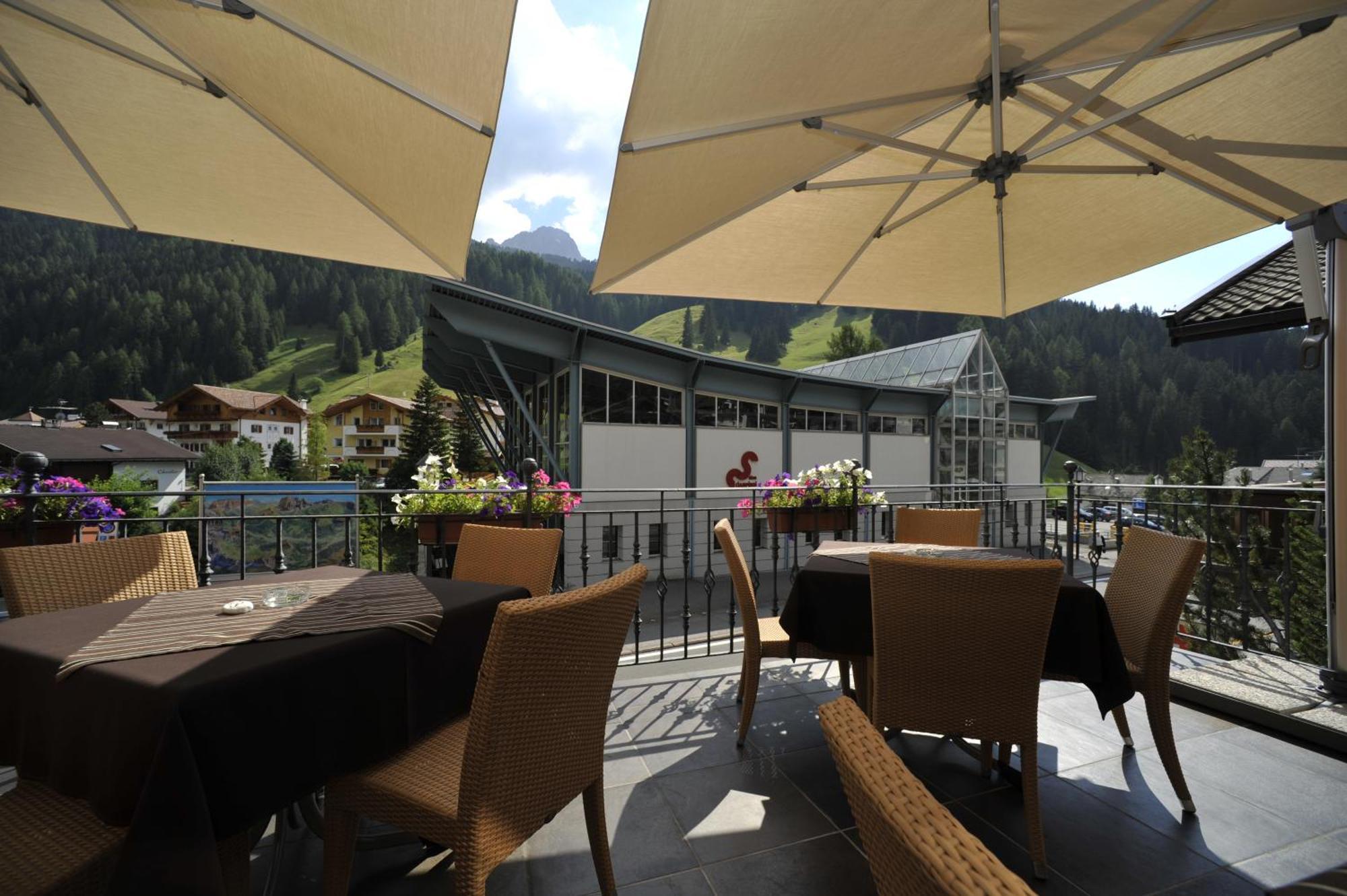 Hotel Europa Dolomites Σέλβα ντι Βαλ Γκαρντένα Εξωτερικό φωτογραφία