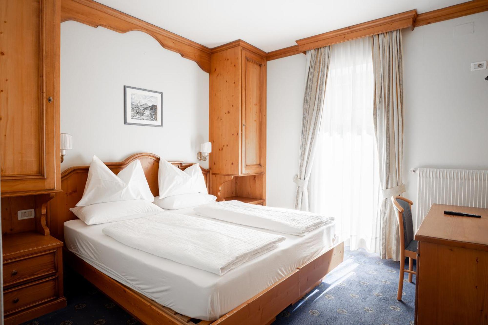Hotel Europa Dolomites Σέλβα ντι Βαλ Γκαρντένα Εξωτερικό φωτογραφία